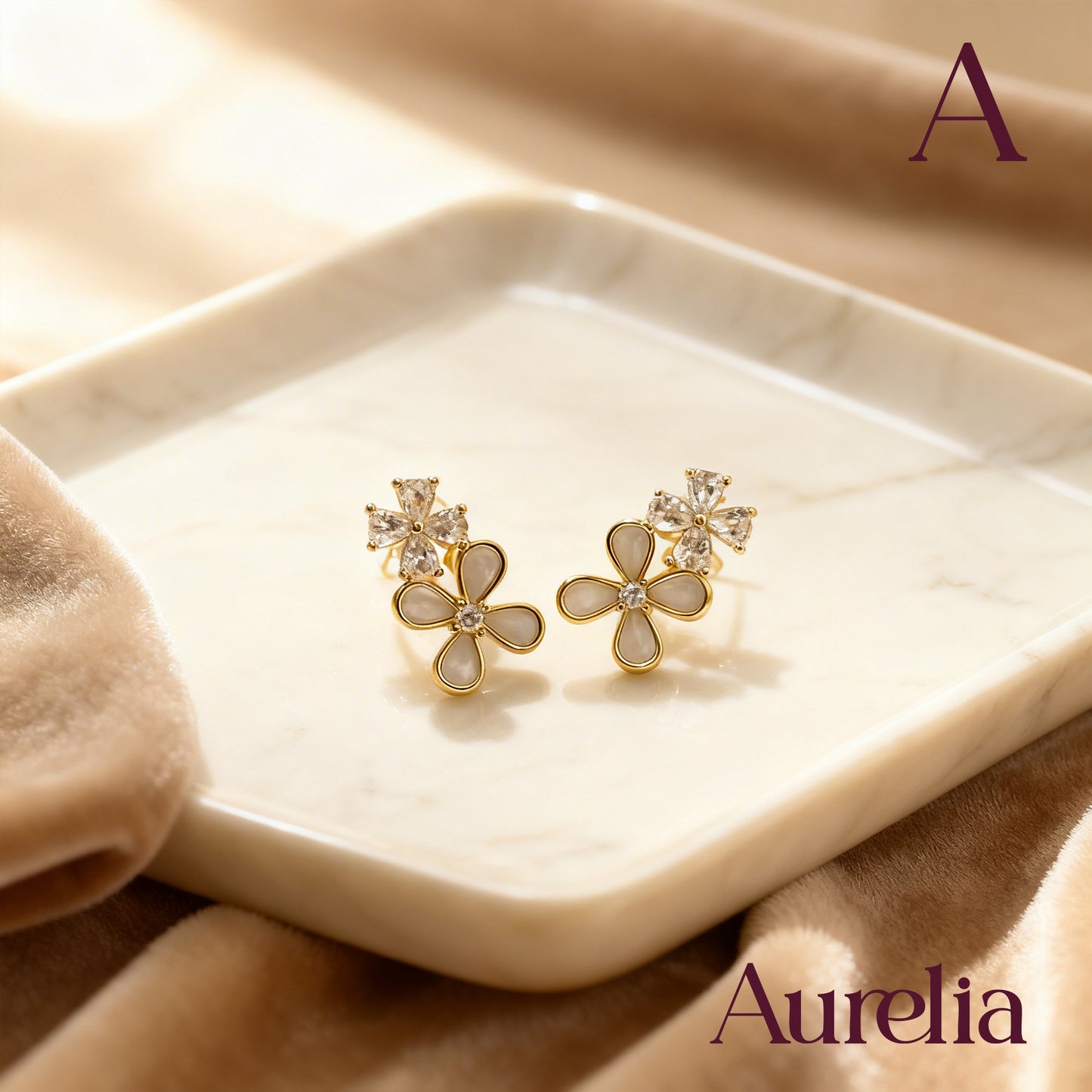 ARETES FLOR BLANCA Y FLOR BRILLANTE
