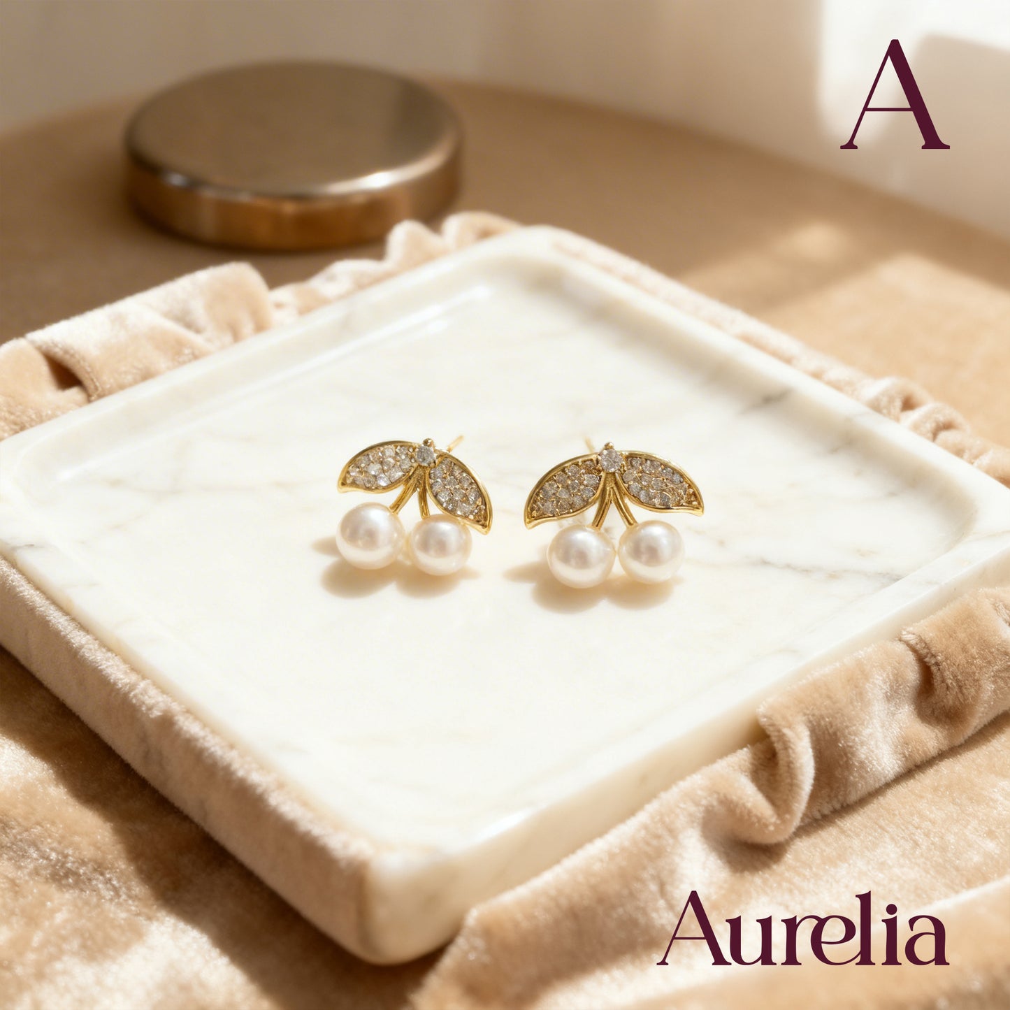 ARETES CEREZAS BLANCAS Y HOJAS BRILLANTES