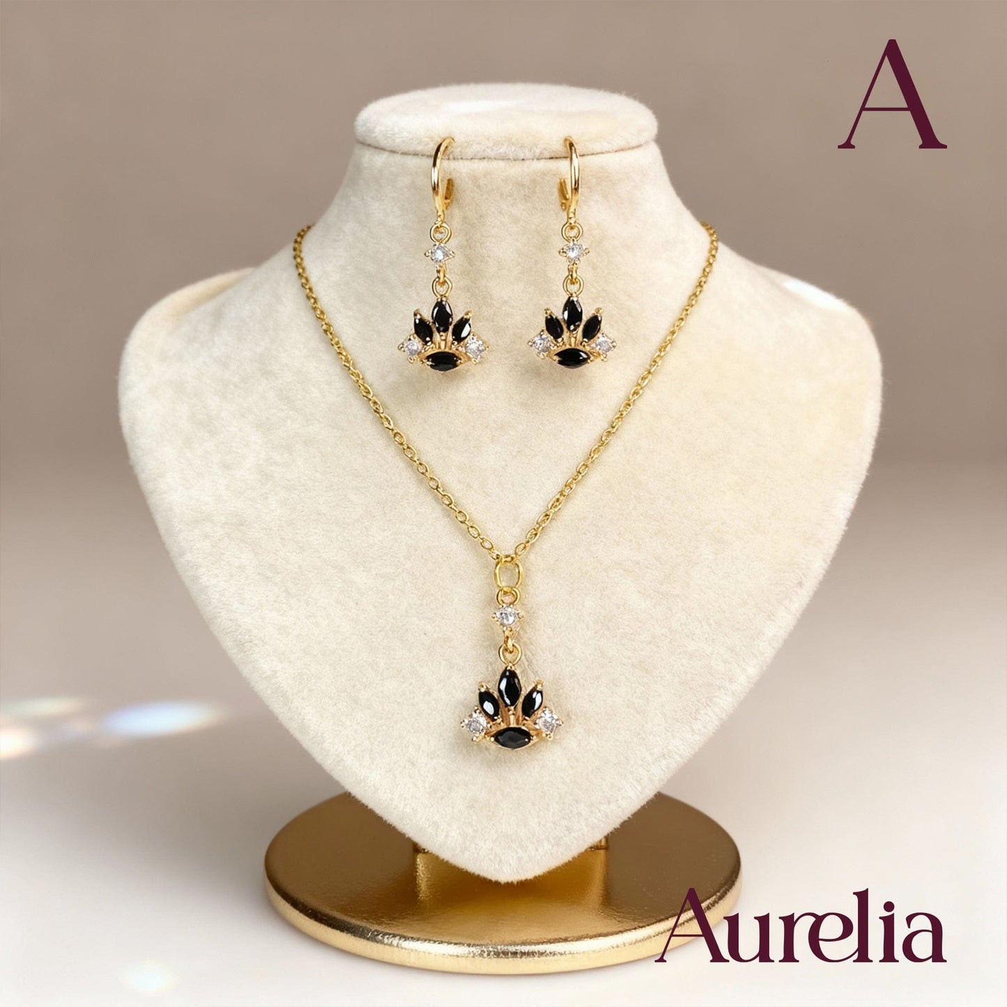 COLLAR SET Y ARETES LARGOS FLOR DE LOTO GRIS