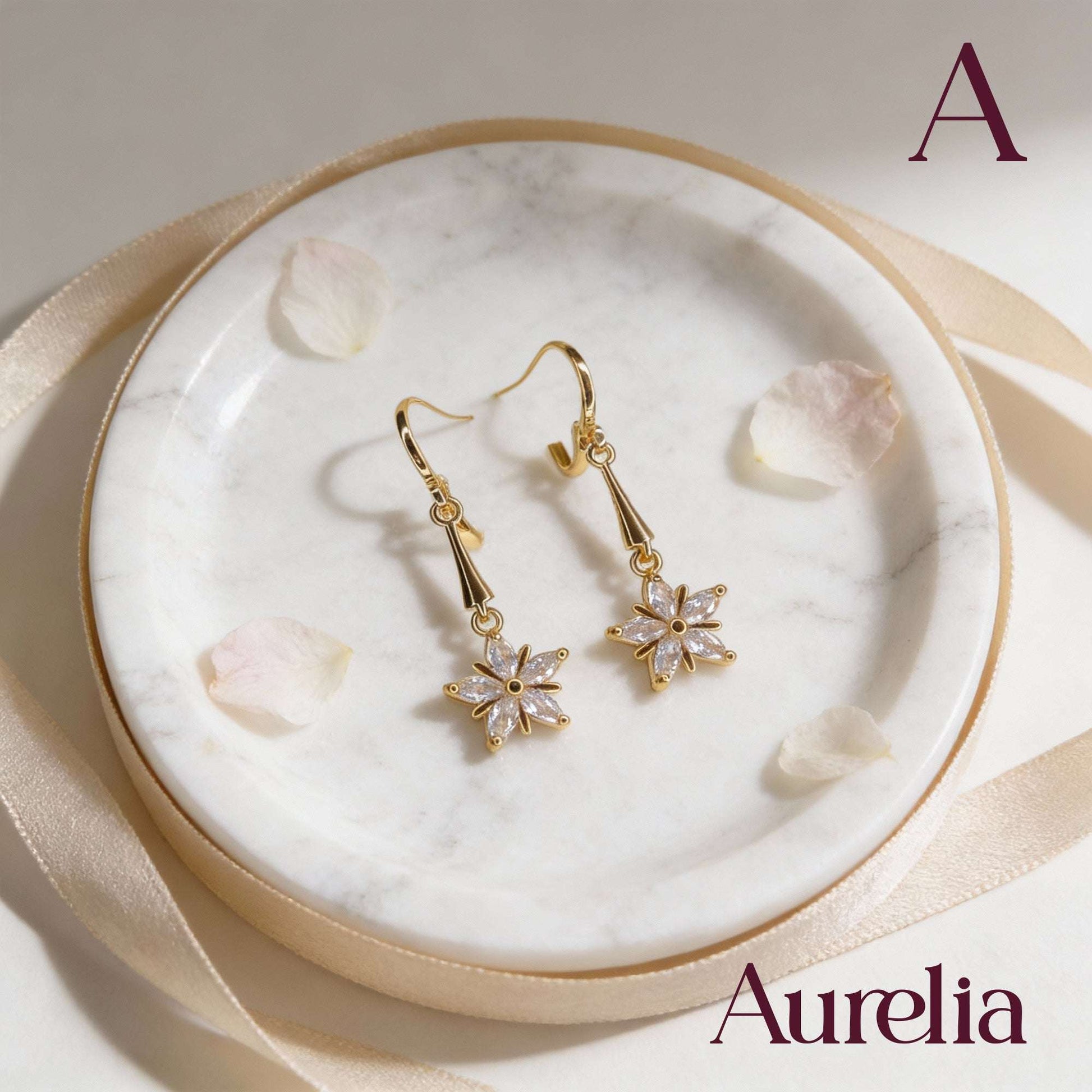 ARETES LARGOS FLOR BLANCA Y CONO