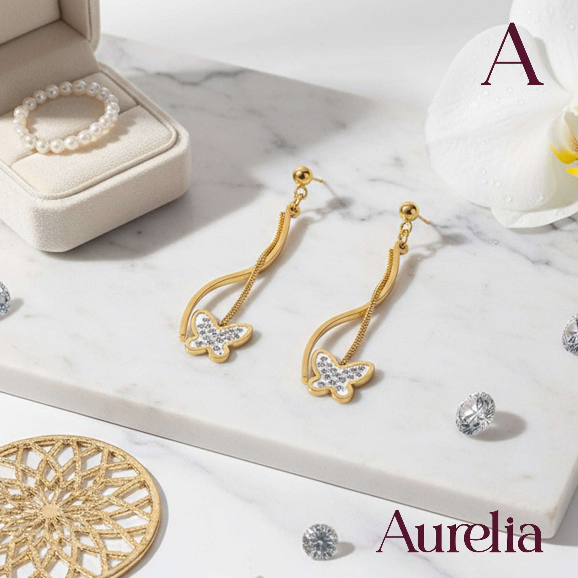 ARETES LARGOS MARIPOSA DETALLE PLATEADO