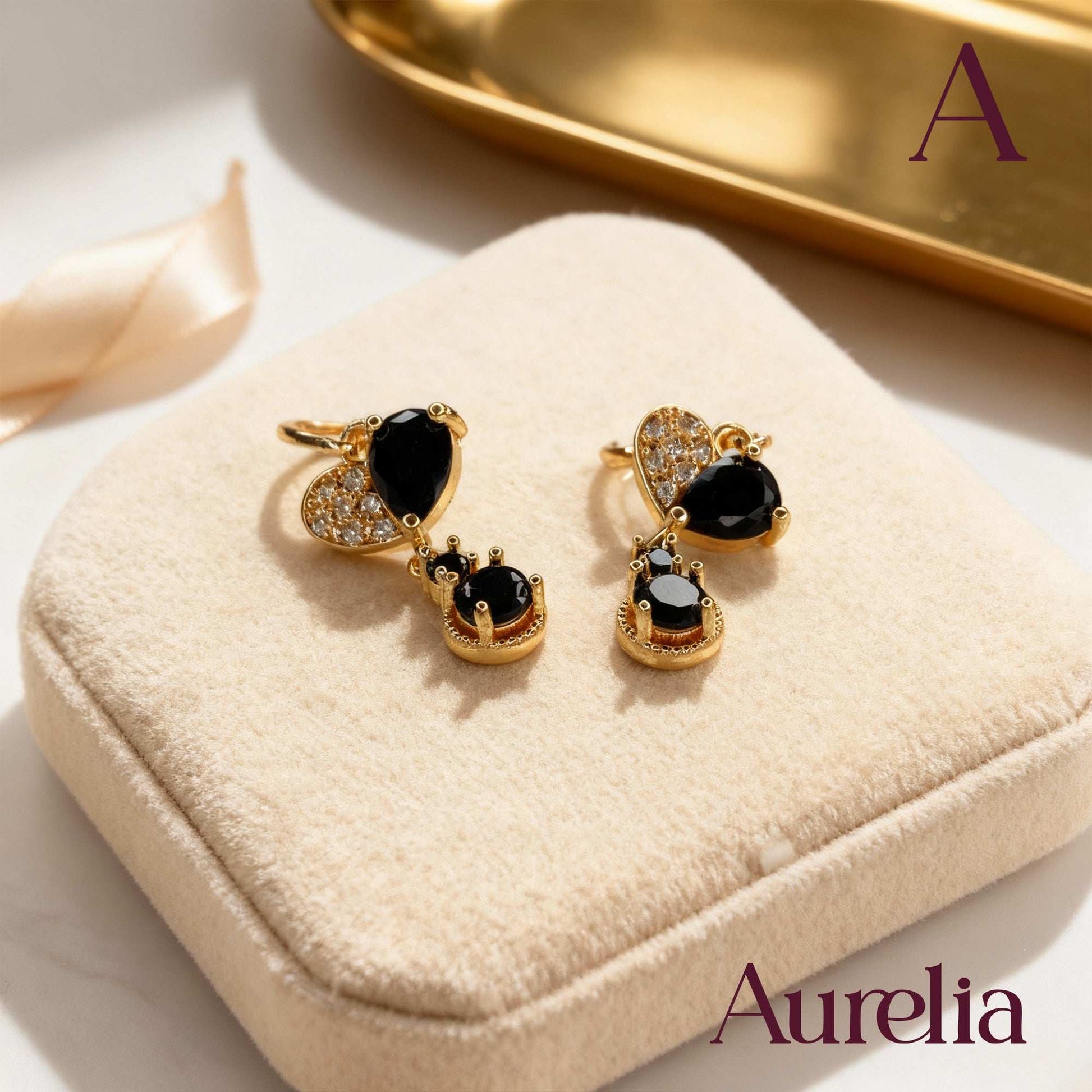 ARETES LARGOS CORAZÓN DETALLE NEGRO