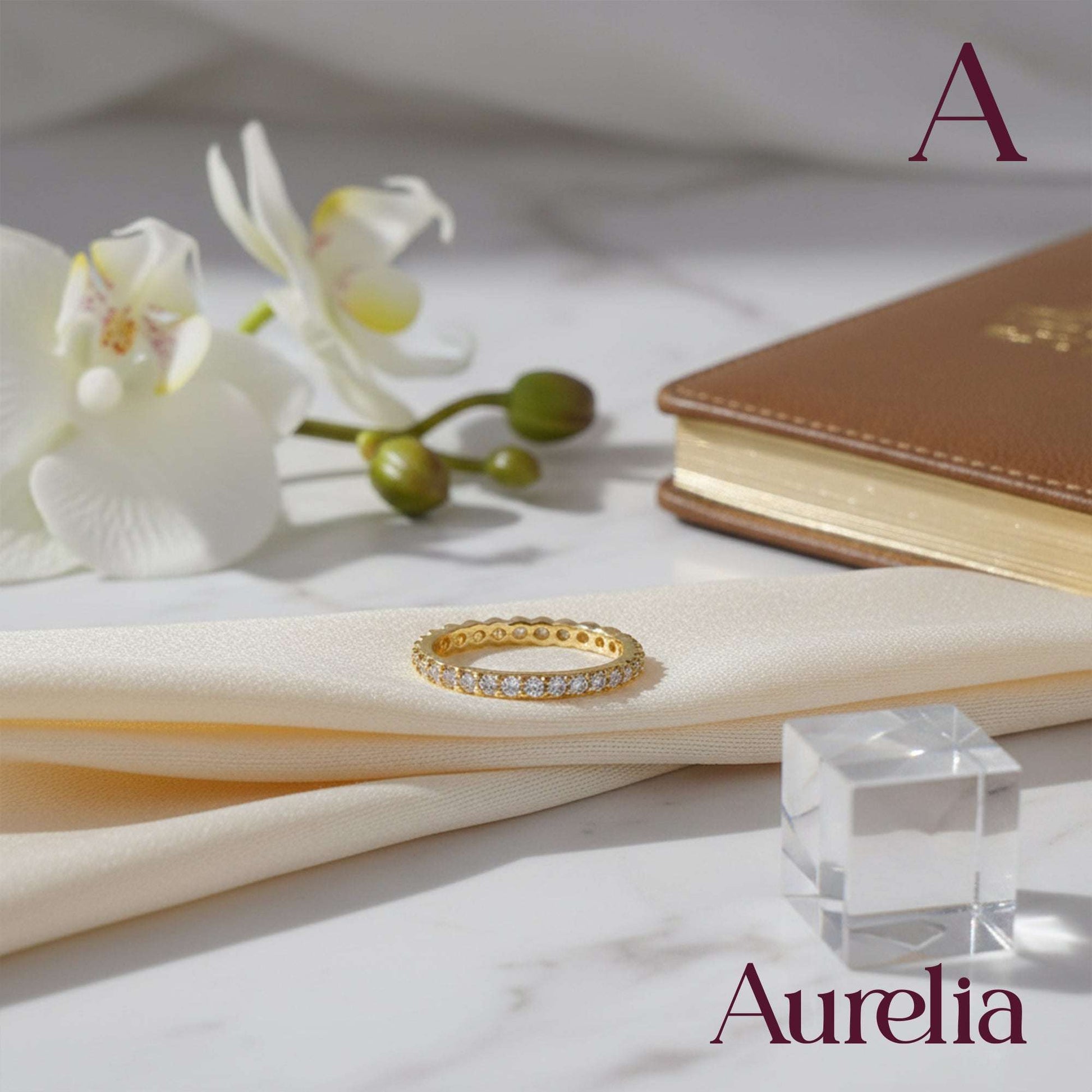 ANILLO DELGADO TIRA DE BRILLANTES BLANCOS