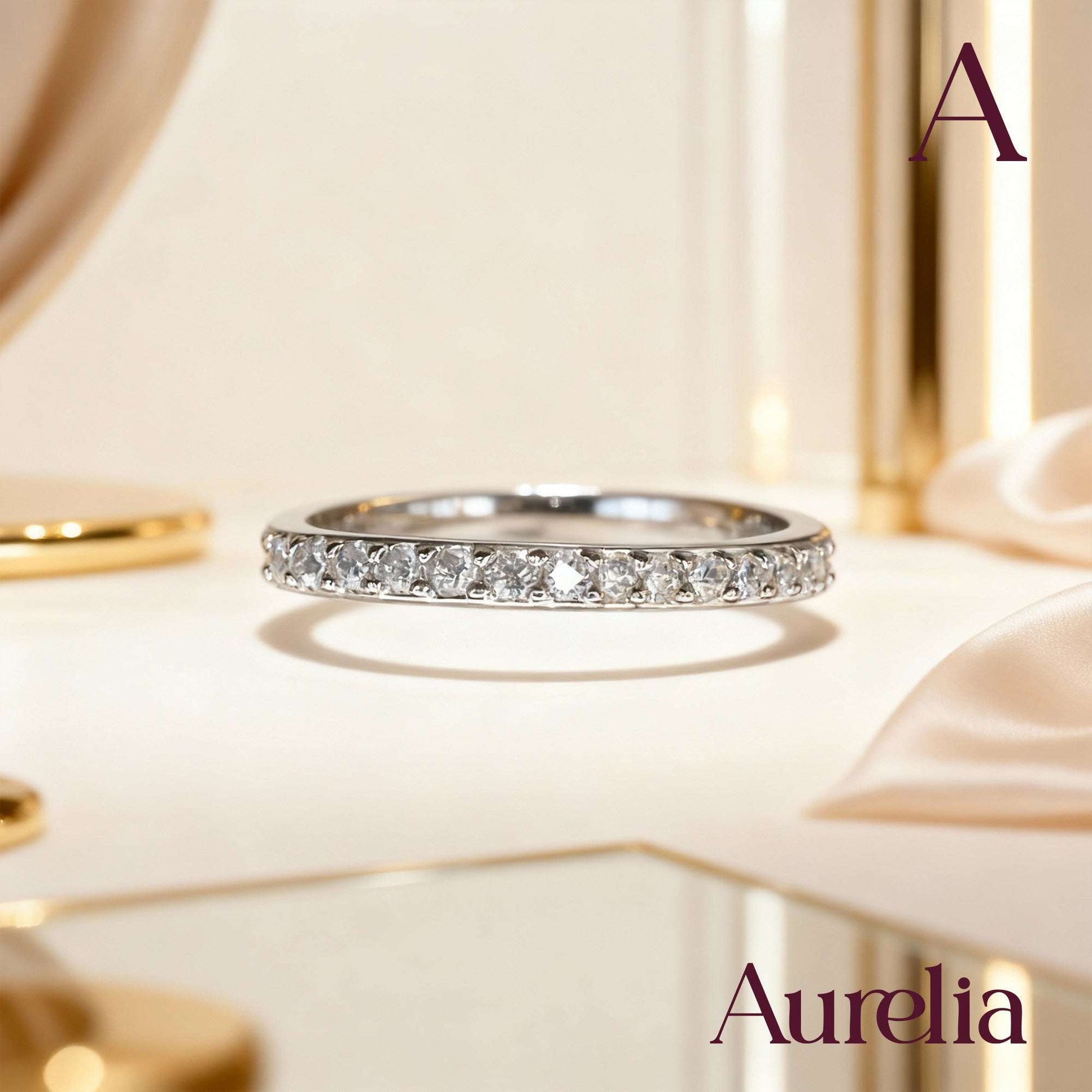 ANILLO DELGADO TIRA DE BRILLANTES BLANCOS